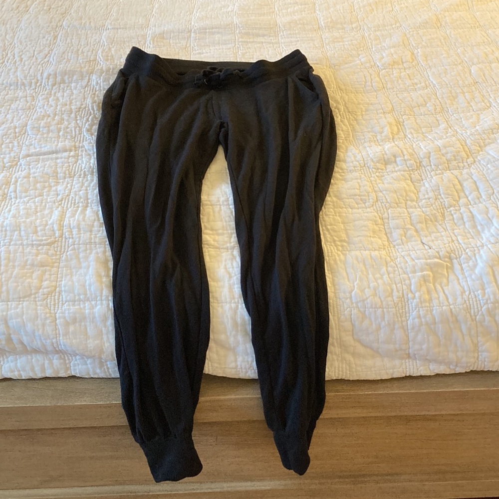 Maternity jogger, under belly